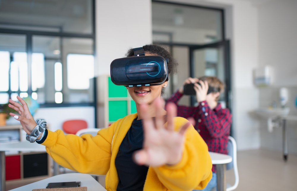 Teenage,Students,Wearing,Virtual,Reality,Goggles,At,School,In,Computer